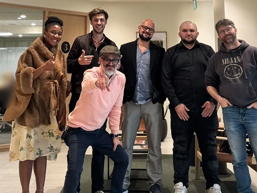 Photo de groupe de l'équipe d'Ékole à la fin du hackathon.